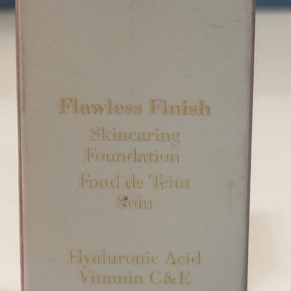 Elizabeth Arden Flawless Finish Foundation - Tan - Picture 3 of 6